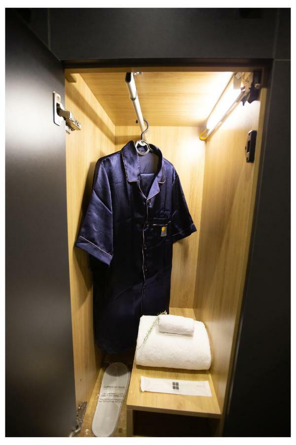 Khan Hoang Capsule Hotel (Adults Only) 河内 外观 照片